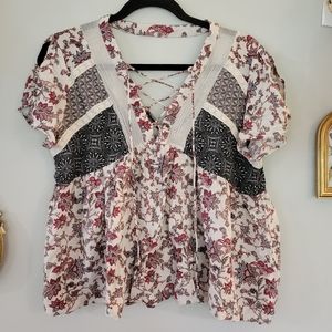 Gimmicks by BKE boho butterfly sleeve shirt lace tie front open back flo…